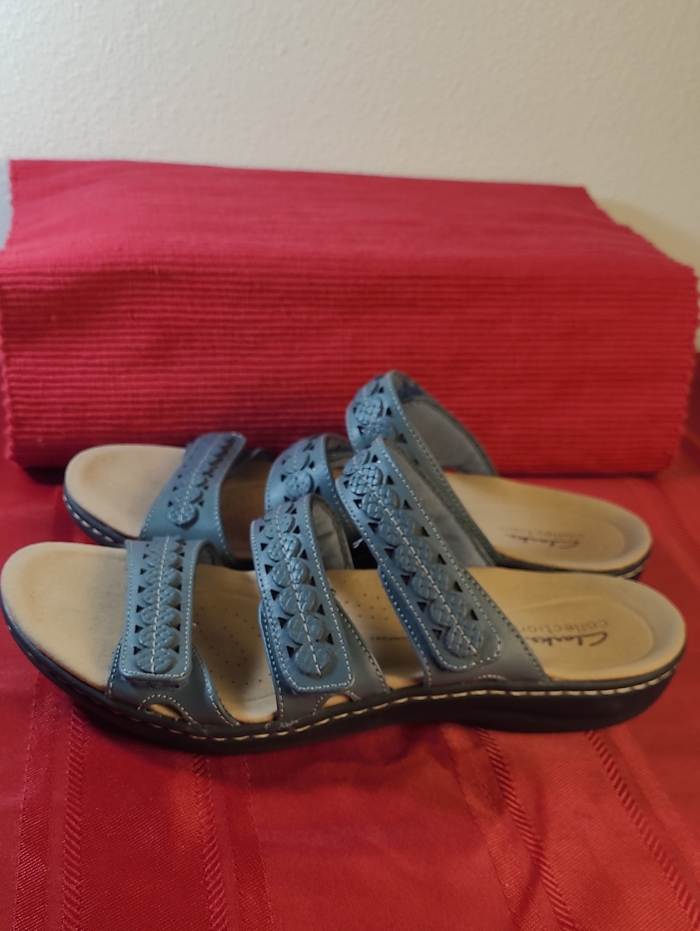 Clarks Collection Laurieann Cove  Blue Triple-Strap Leather Sandals for Women